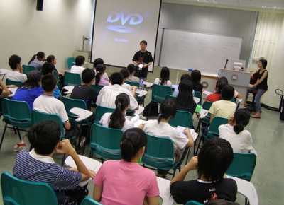 Học và dạy kiến thức trong ngữ cảnh thật